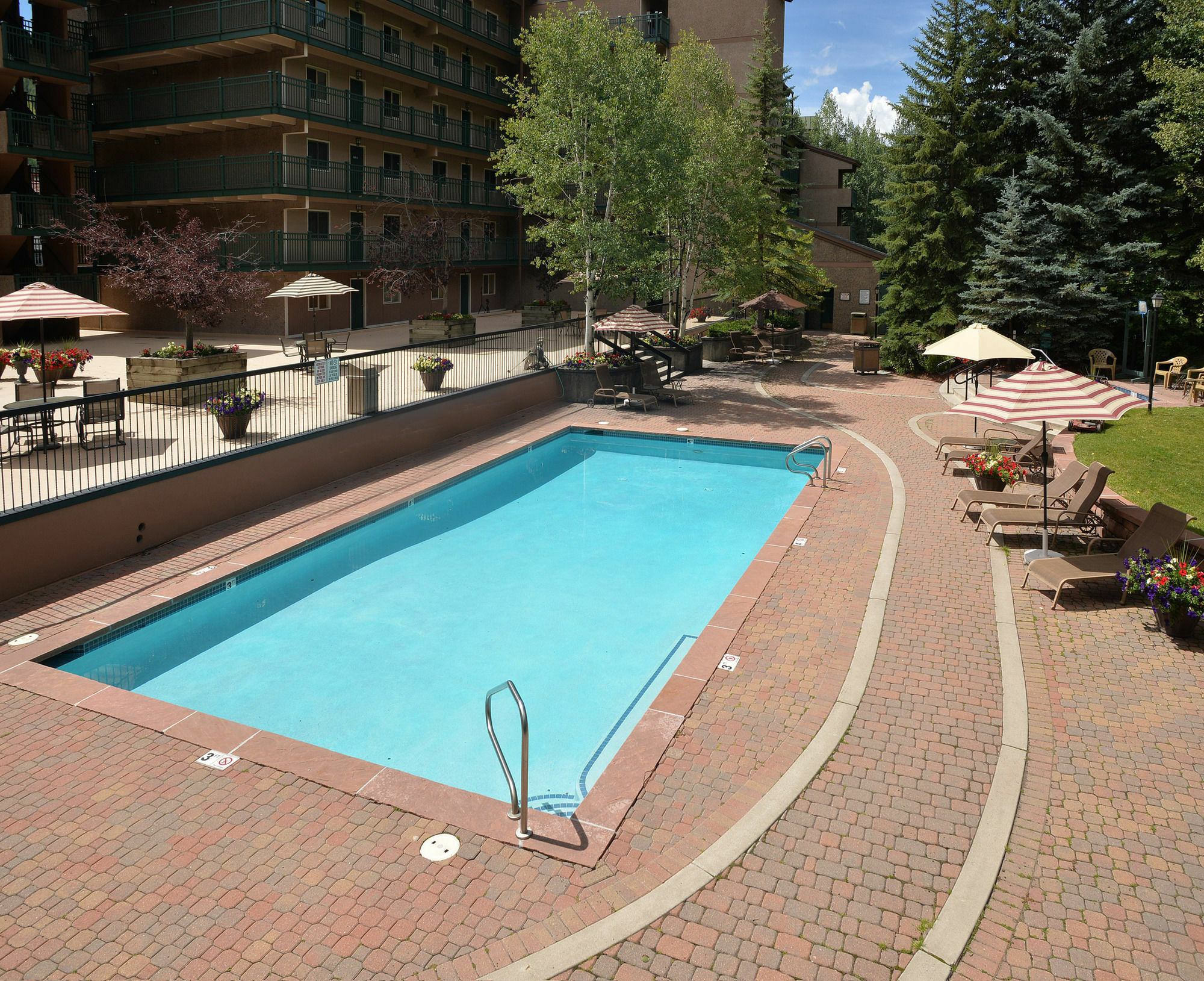 Vantage Point Lionshead By Berkshire Hathaway Vail Exterior photo